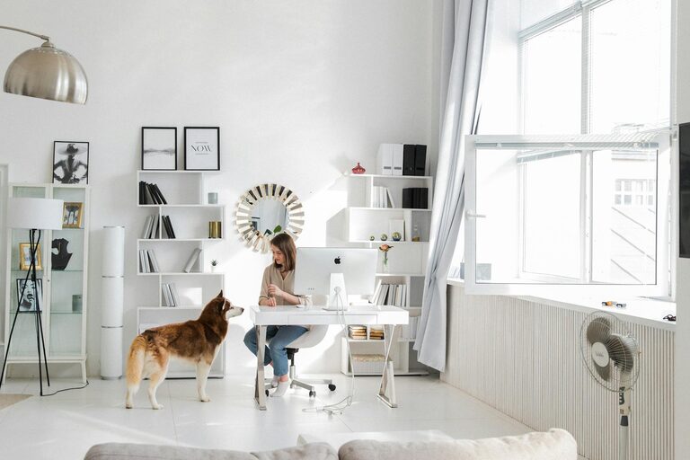 Consejos para organizar un espacio de trabajo en casa productivo y cómodo